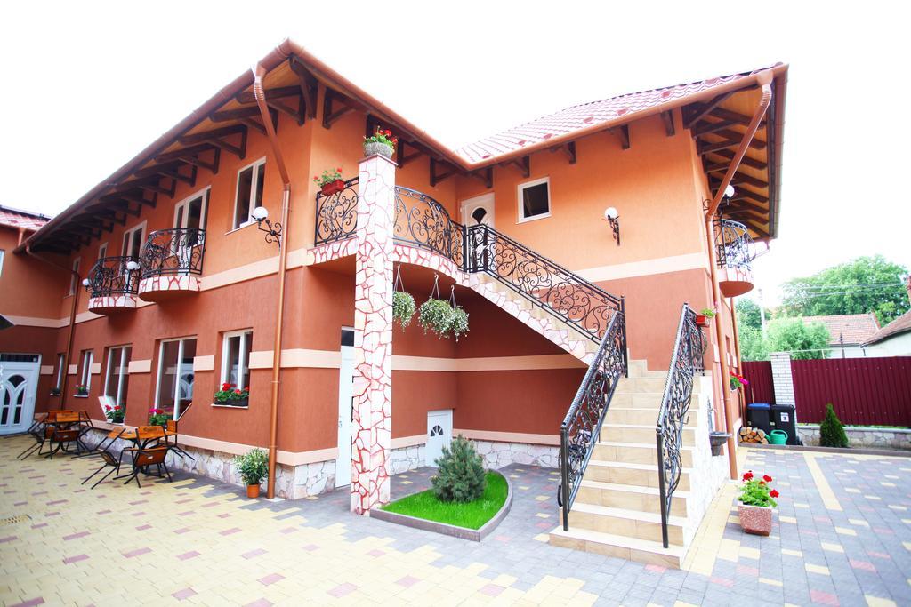 Mirage Hotel Berehove  Ngoại thất bức ảnh