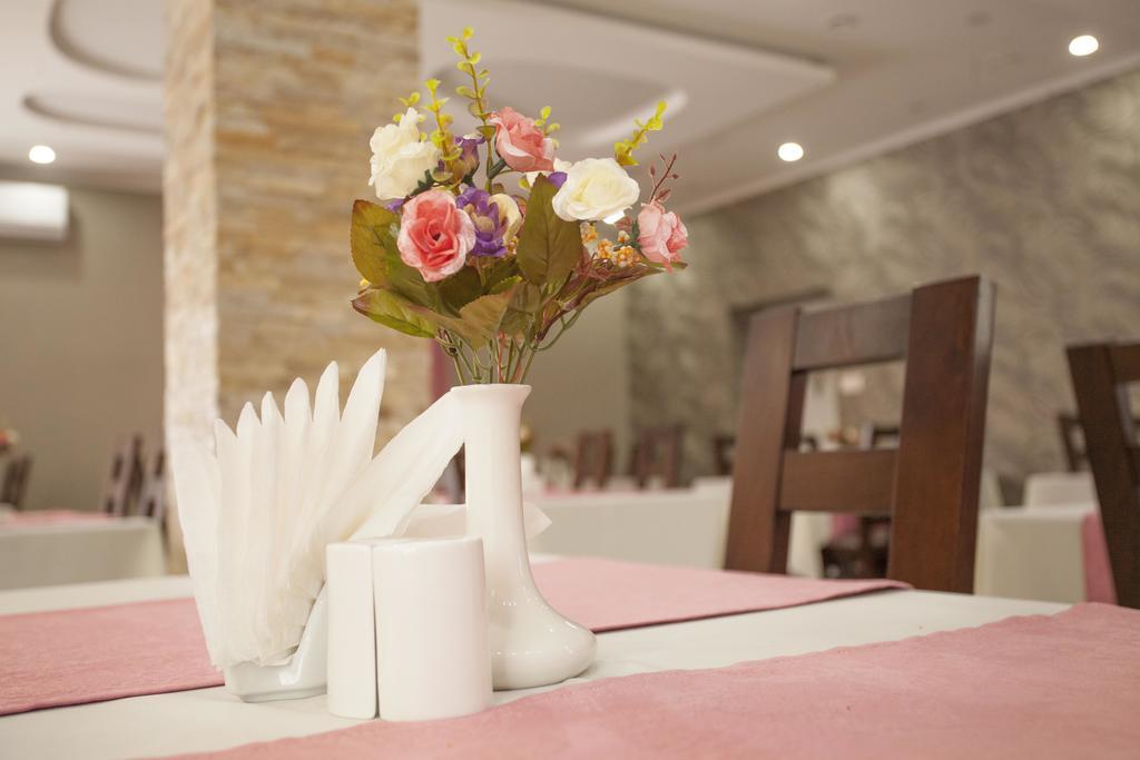 Mirage Hotel Berehove  Ngoại thất bức ảnh
